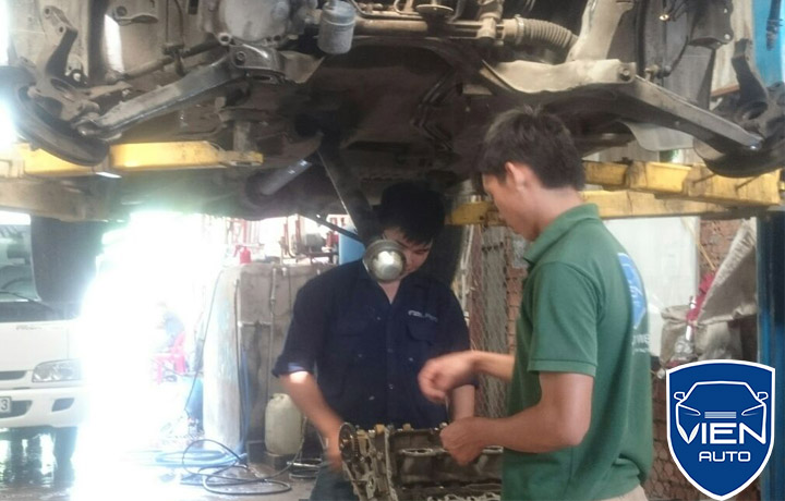 Sửa chữa ô tô BMW 760 