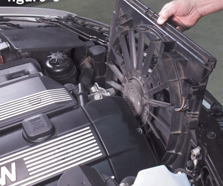Lỗi hệ thống quạt giải nhiệt kêu to trên xe BMW 520